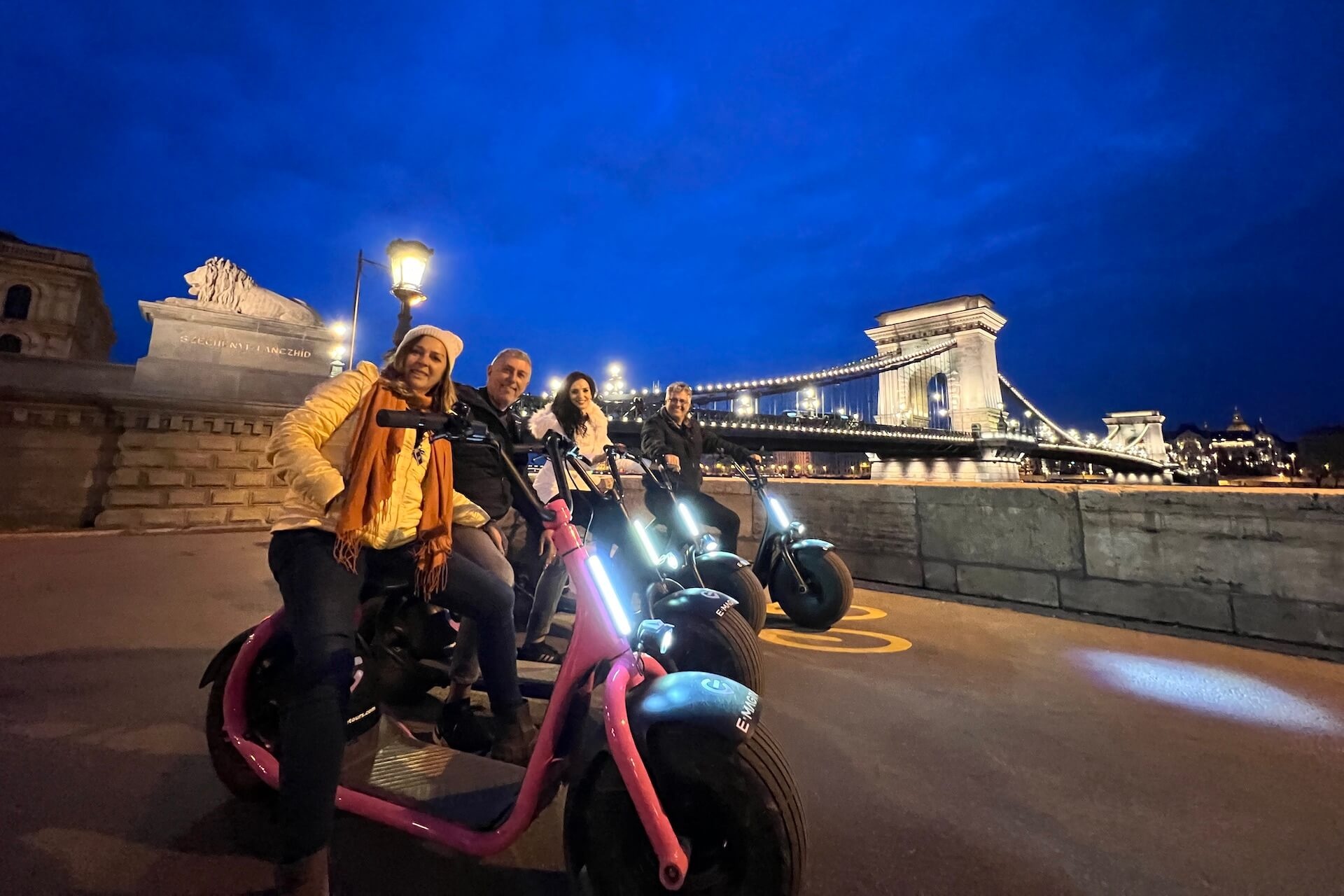 Budapest de noche en MonsteRoller