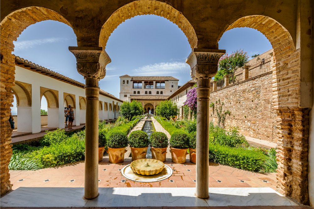 Alhambra esencial: Alcazaba y Generalife (español, entradas incluidas)