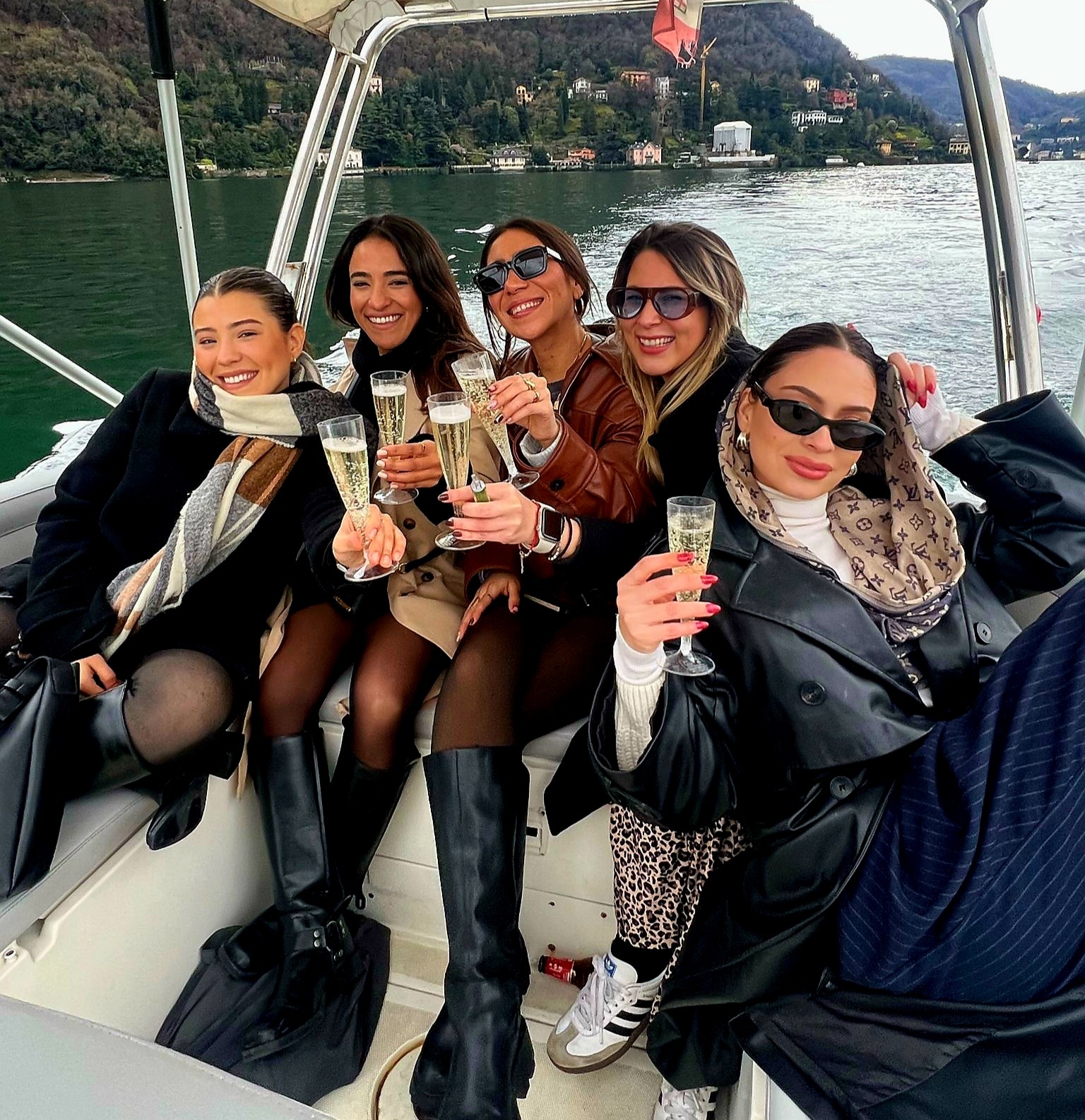 Paseo en lancha compartida con aperitivo de Prosecco