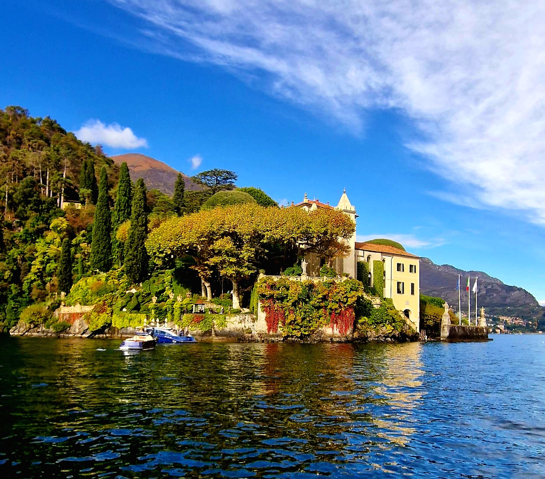 Lancha compartida con parada en Bellagio
