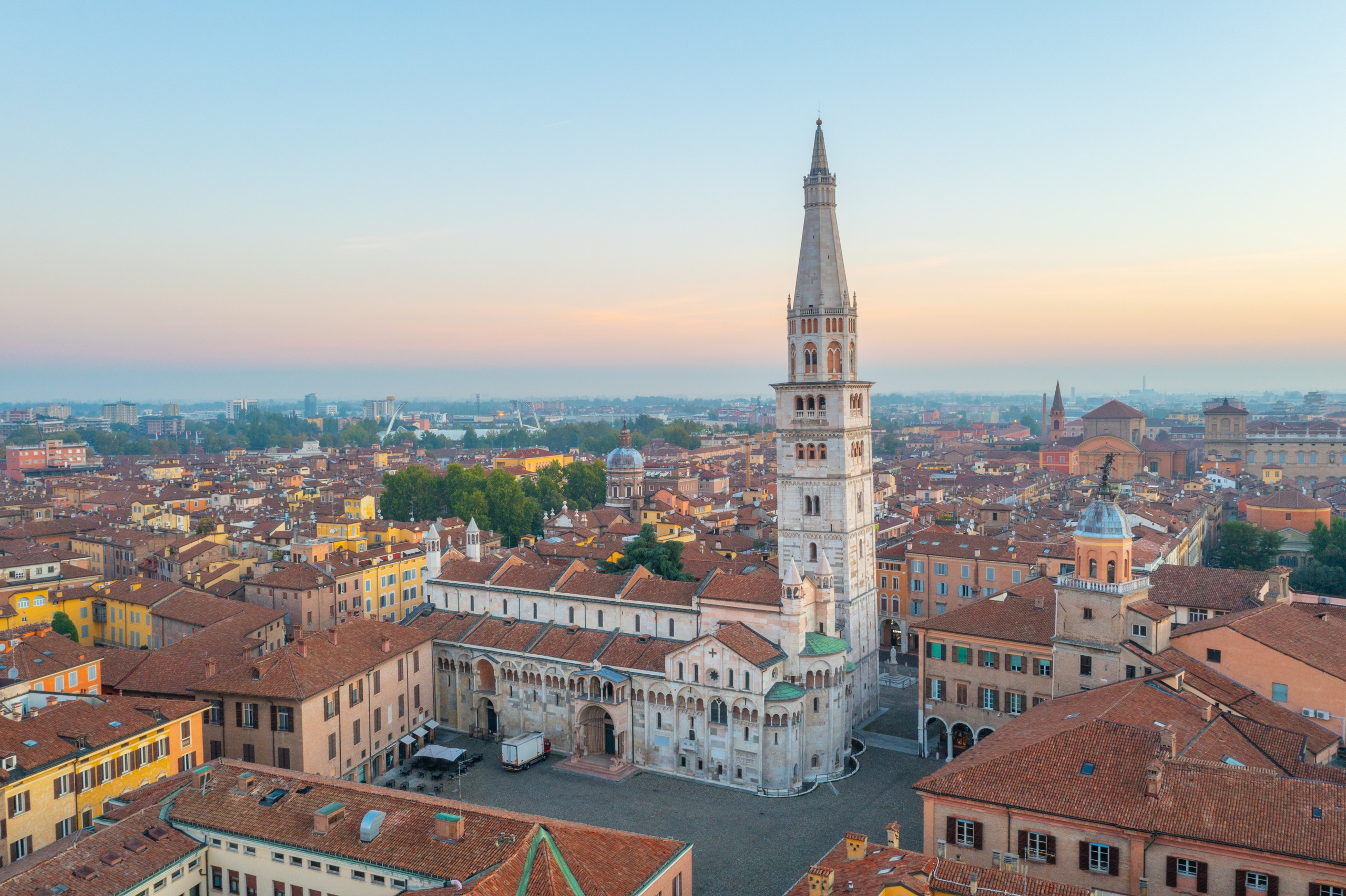 Modena walking tour: historic center